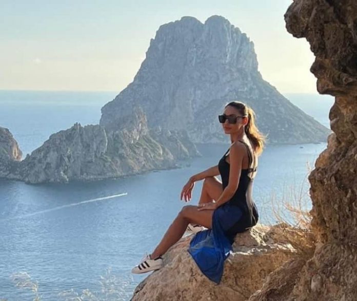 Anna Tatangelo Infiamma Ibiza Gambe Perfette E Decollet Esplosivo anna-tatangelo-infiamma-ibiza-gambe-perfette-e-decollet-esplosivo